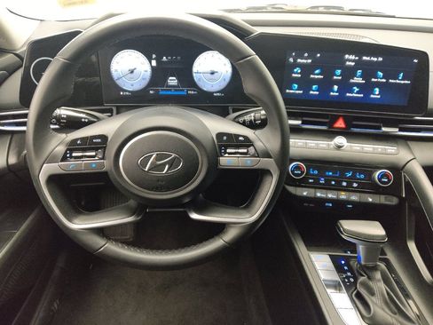 Used 2024 Hyundai Elantra SEL w/ Convenience Package FWD image 22