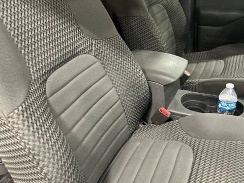 Used 2017 Nissan Frontier SV w/ SV Value Truck Package RWD image 9