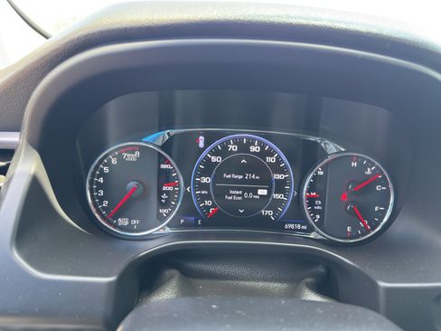Used 2022 GMC Acadia AT4 w/ Technology Package AWD/4WD image 17