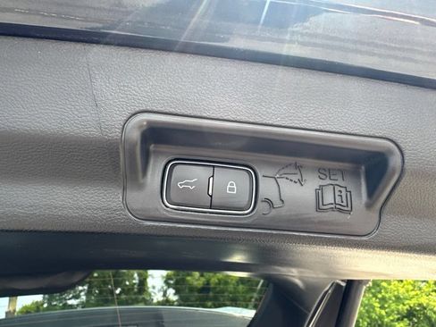 Used 2024 Ford Explorer Limited w/ Equipment Group 301A AWD/4WD image 9