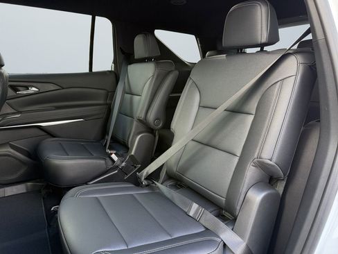 New 2026 Chevrolet Traverse LT image 13