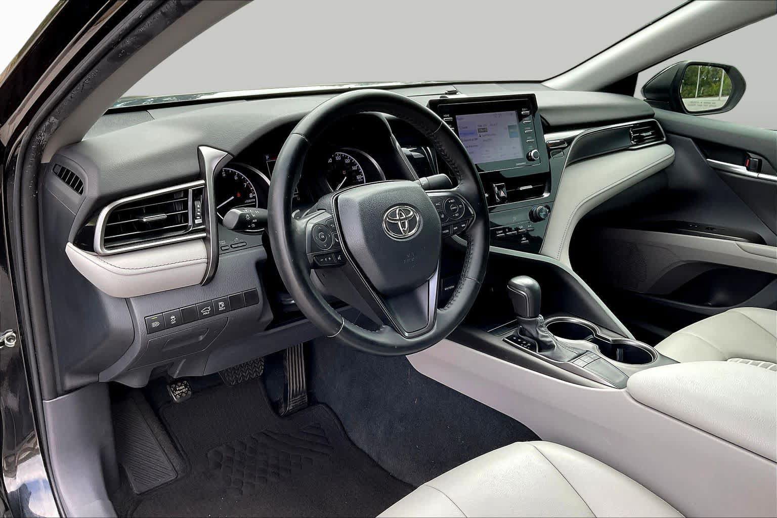 Used 2023 Toyota Camry SE FWD image 17