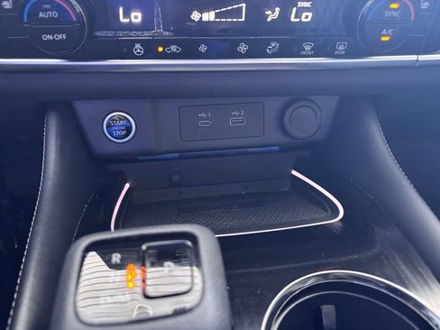 Used 2023 Nissan Rogue Platinum FWD image 24