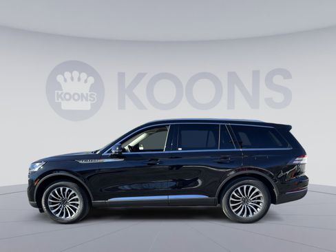 Used 2024 Lincoln Aviator AWD w/ Premium Package image 2
