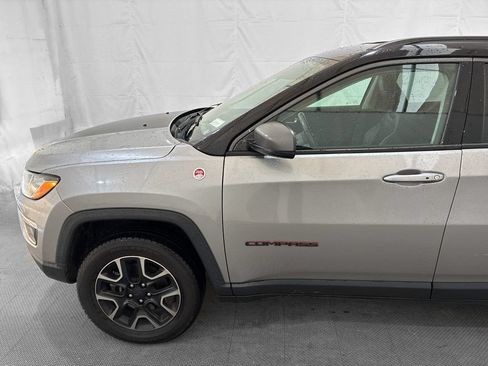 Used 2019 Jeep Compass Trailhawk AWD/4WD image 3