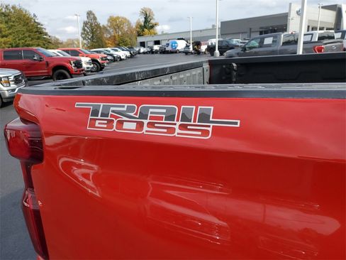 Used 2022 Chevrolet Silverado 1500 LT Trail Boss w/ LT Trail Boss Premium Package image 39