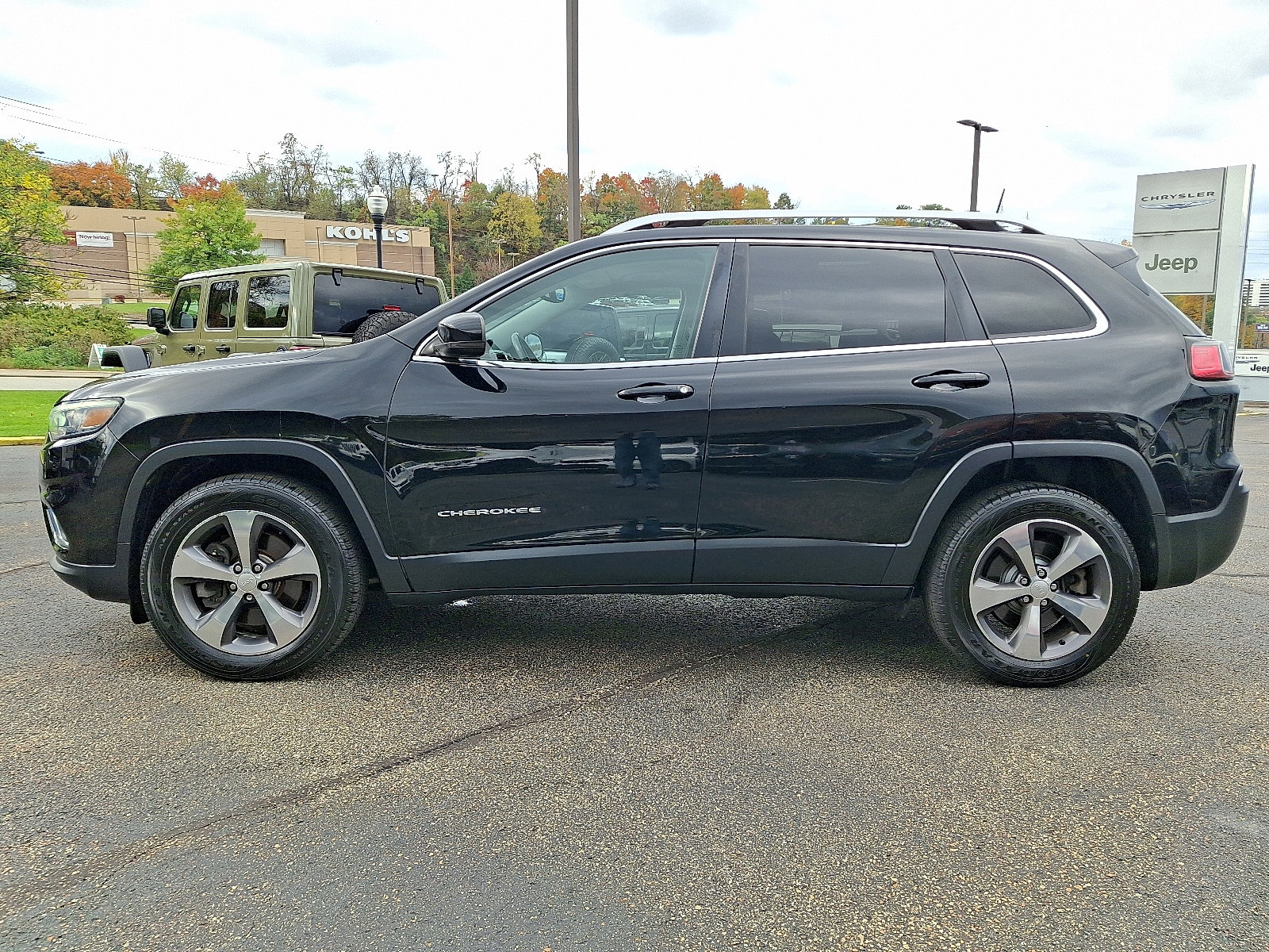 Certified 2019 Jeep Cherokee Limited AWD/4WD image 7