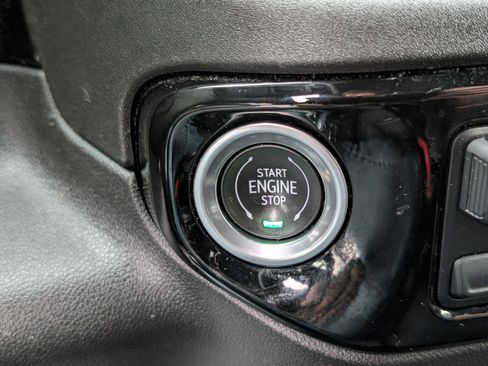 Used 2023 GMC Sierra 1500 Elevation image 23