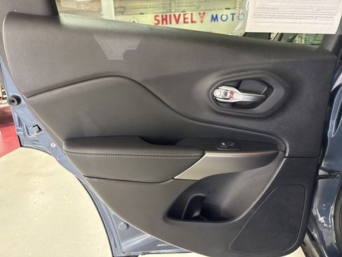 Certified 2021 Jeep Cherokee Limited w/ Elite Package image 27