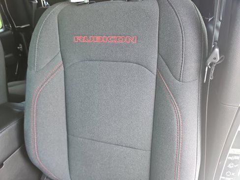 Used 2024 Jeep Gladiator Rubicon AWD/4WD image 15