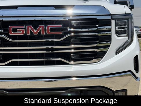 Used 2025 GMC Sierra 1500 SLT AWD/4WD image 4