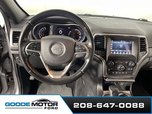 Used 2021 Jeep Grand Cherokee Laredo AWD/4WD image 12