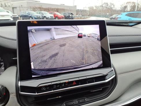 Used 2022 Jeep Compass Limited image 17