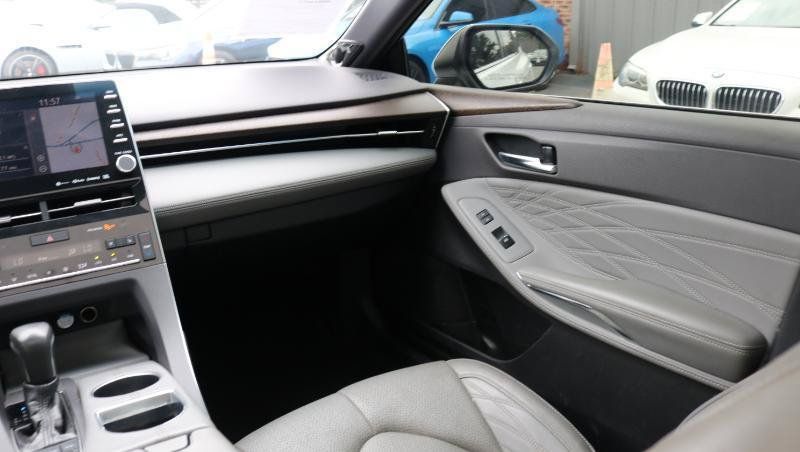 Used 2019 Toyota Avalon Limited w/ Advanced Safety Package FWD image 18