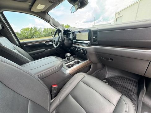Used 2024 Chevrolet Silverado 1500 LT Trail Boss w/ LT Trail Boss Premium Package AWD/4WD image 31