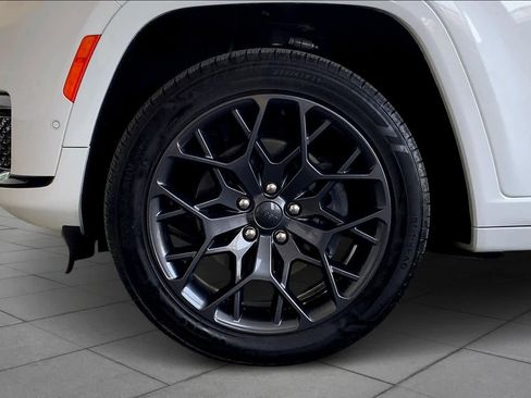 Used 2023 Jeep Grand Cherokee L Summit AWD/4WD image 11