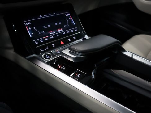 Used 2024 Audi Q8 e-tron Premium Plus w/ Premium Plus Package AWD/4WD image 18