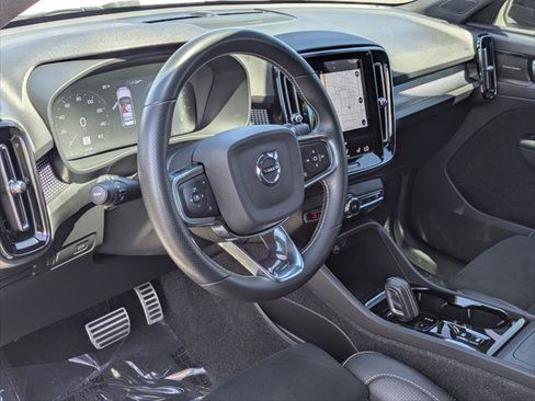 Used 2021 Volvo XC40 T5 R-Design w/ Climate Package AWD/4WD image 11