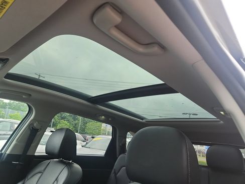 Certified 2022 Kia Sorento S w/ Panoramic Sunroof Package AWD/4WD image 25