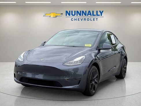 Used 2023 Tesla Model Y Long Range AWD/4WD image 1