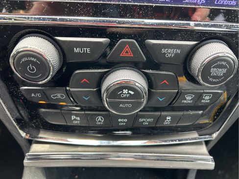 Used 2020 Jeep Grand Cherokee Limited RWD image 32
