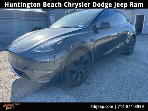 Used 2025 Tesla Model Y Long Range RWD image 1