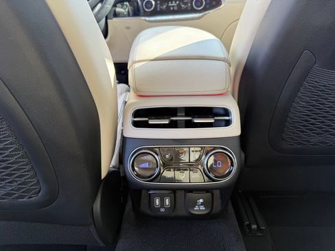 Used 2023 Genesis GV70 3.5T Sport w/ Sport Prestige Package AWD/4WD image 25