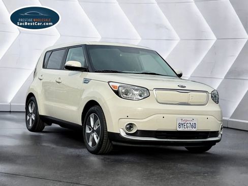 Used 2017 Kia Soul EV + image 3