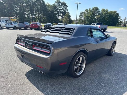 Used 2019 Dodge Challenger SXT w/ Plus Package RWD image 8