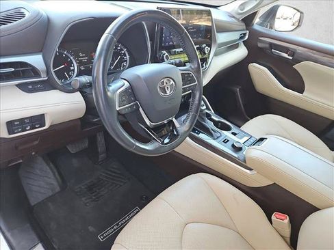 Used 2021 Toyota Highlander Platinum AWD/4WD image 13