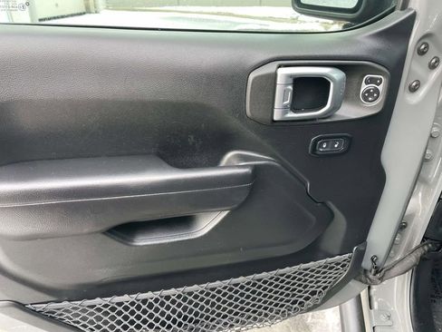 Used 2018 Jeep Wrangler Unlimited Sport S image 25