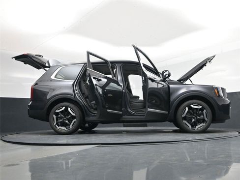 New 2025 Kia Telluride S image 41