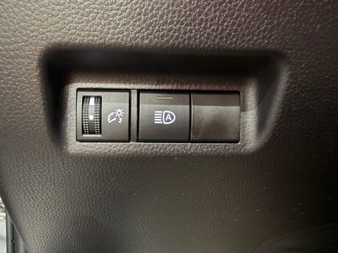Used 2025 Toyota RAV4 XLE AWD/4WD image 18