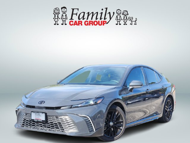 Used 2025 Toyota Camry SE w/ Convenience Package FWD image 1