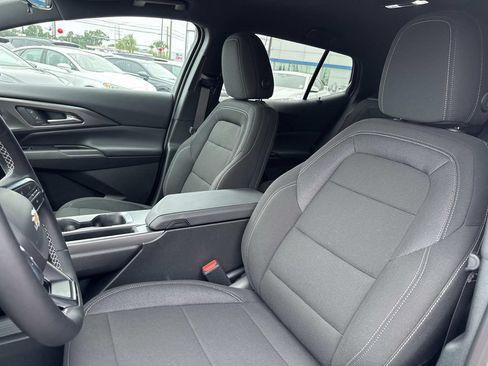 Used 2026 Chevrolet Equinox EV LT w/ Comfort Package FWD image 17