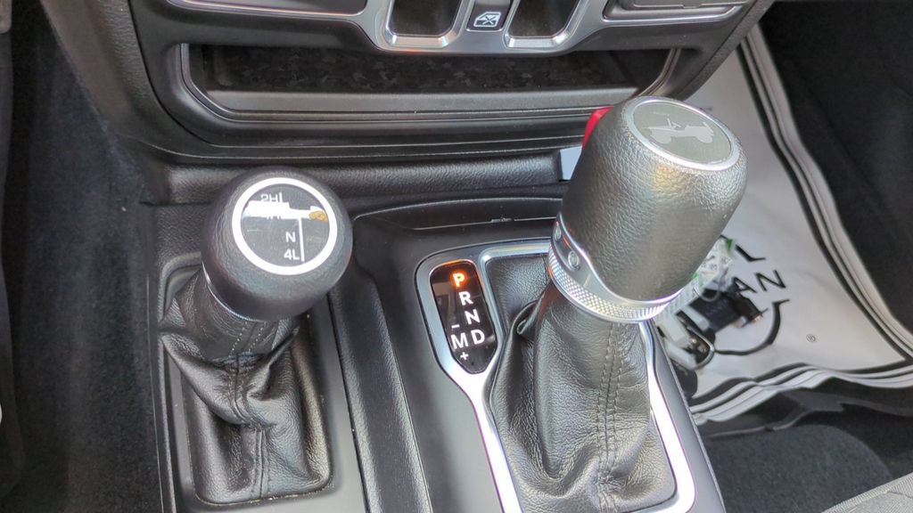 Used 2023 Jeep Wrangler Unlimited Sport AWD/4WD image 20