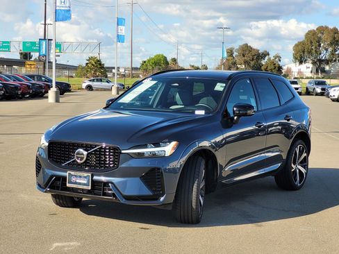 Used 2022 Volvo XC60 T8 R-Design w/ Advanced Package image 9