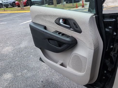 Used 2024 Chrysler Pacifica Touring-L image 23