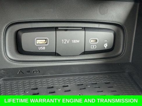 Used 2025 Hyundai Venue Limited FWD image 23