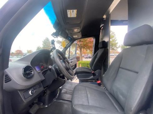 Used 2019 Mercedes-Benz Sprinter 170 image 25