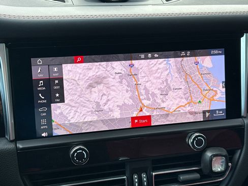 Certified 2024 Porsche Macan image 19