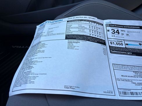 Used 2025 Hyundai Elantra Sport image 18