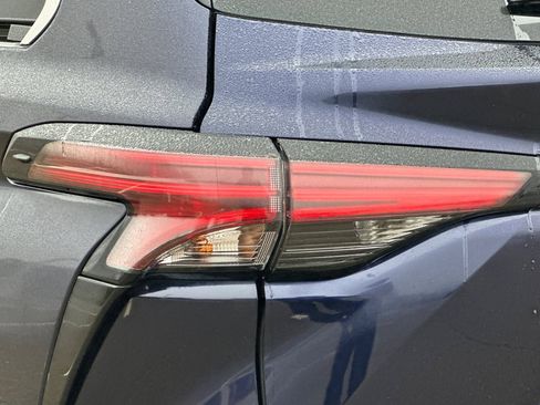 Used 2023 Toyota Sienna Platinum image 49