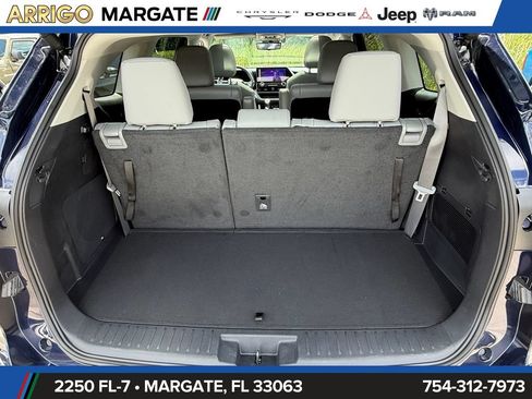 Used 2024 Toyota Highlander Platinum FWD image 16