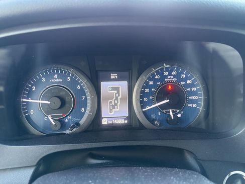 Used 2017 Toyota Sienna Limited Premium image 3