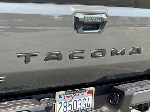 Used 2025 Toyota Tacoma SR5 AWD/4WD image 21