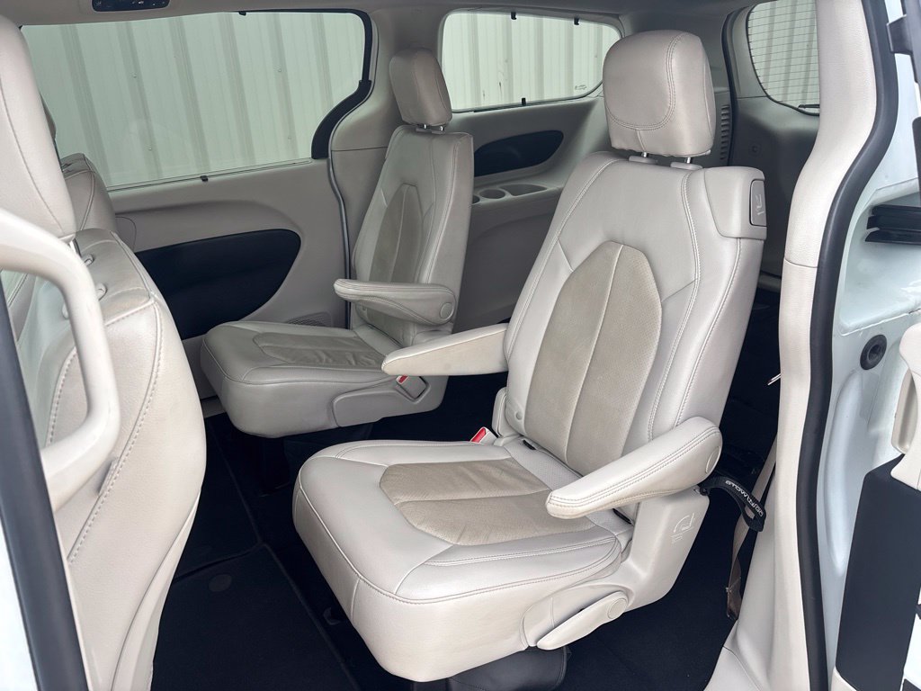 Used 2021 Chrysler Pacifica Touring-L FWD image 24