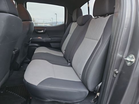 Used 2020 Toyota Tacoma TRD Off-Road w/ Technology Package image 28