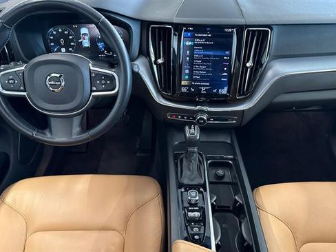 Used 2020 Volvo XC60 T5 Momentum AWD/4WD image 13