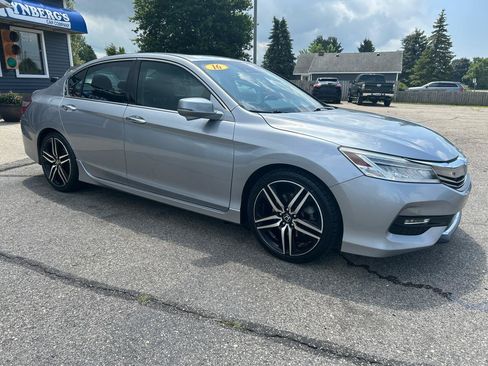 Used 2016 Honda Accord Touring image 5